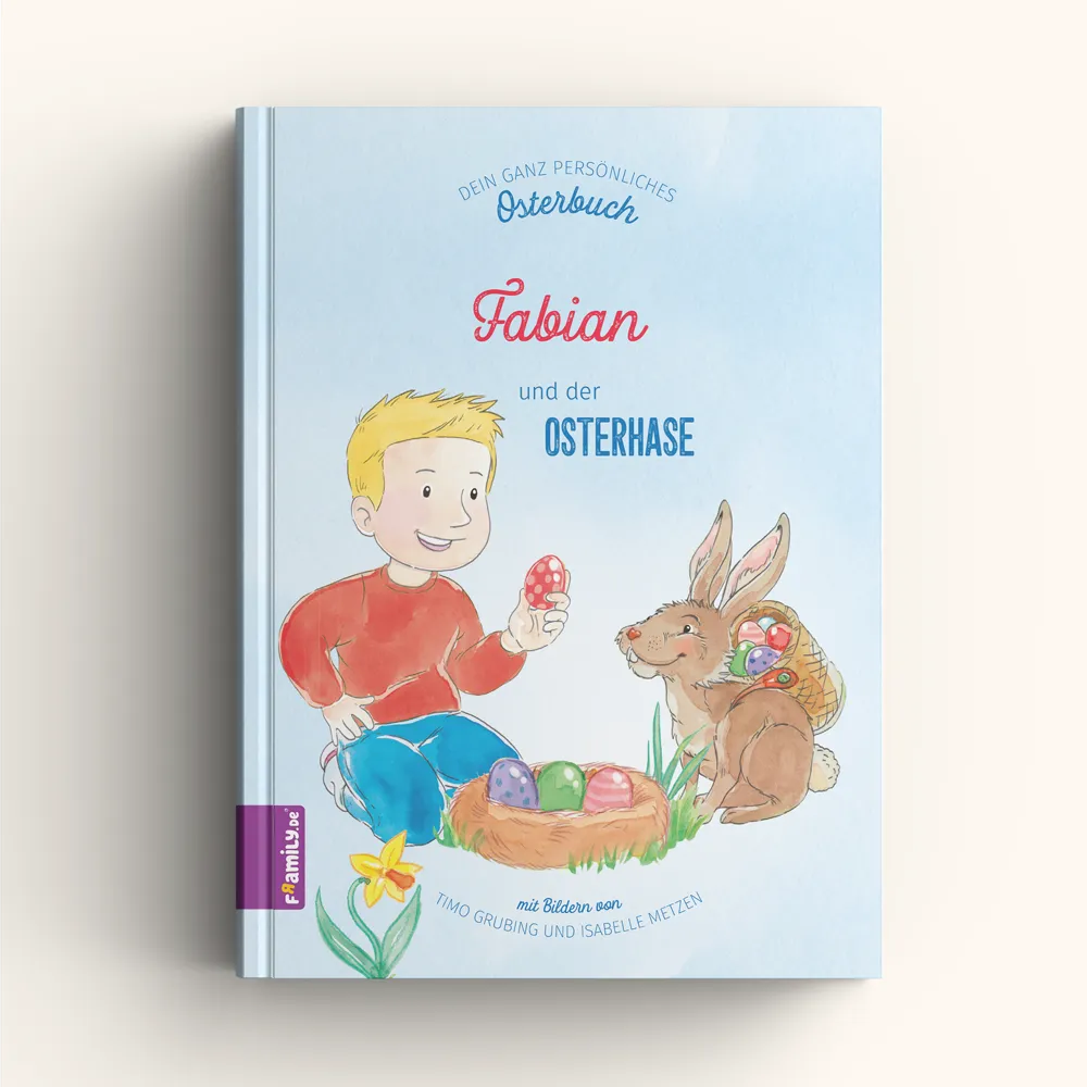 Das Cover des Osterbuches von Framily "Fabian und der Osterhase" zeigt einen Jungen mit Osterei in der Hand neben einem Osterhasen, der einen Korb mit bunten Ostereiern trägt. Vor ihnen liegt ein Nest gefüllt mit Ostereiern.