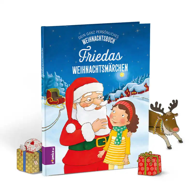 Dein Weihnachtsmärchen von Framily ist ein Weihnachtsbuch für Kinder, in dem der Weihnachtsmann und ein junges Mädchen in einer verschneiten Nachtszene mit einem Schlitten, Rentieren und Geschenken zu sehen sind.