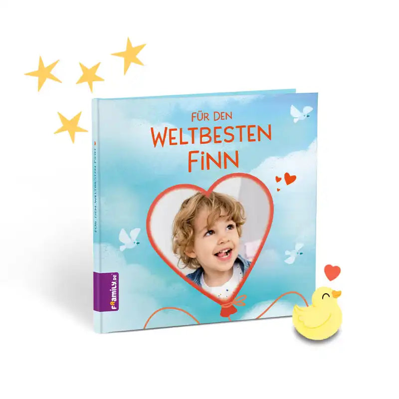 Das personalisierte Buch von Framily "Für das weltbeste Kind" zeigt das Foto eines lächelnden Kindes im Herz-Ballon, umgeben von Vögeln, Sternen und Herzen.