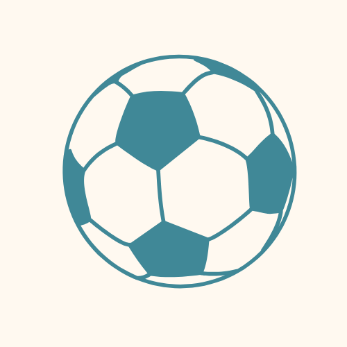 Ein blaugrüner Fußball mit einem stilisierten Muster ruht vor einem hellbeigen Hintergrund.