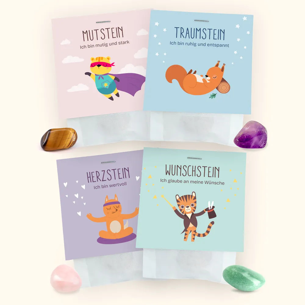 Vier illustrierte Karten mit deutschen Affirmationen und niedlichen Katzen, jede gepaart mit einem farbenfrohen Edelstein: Tigerauge, Amethyst, Rosenquarz und Amazonit. Die Katzen tragen Kostüme, die zum Thema der jeweiligen Karte passen.