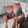 Video zur Personalisierung des Buchs "Wie dein Kind Frau Mut fand" von Framily. Eine Muttter und ihr Kind erkunden und empfehlen das Buch